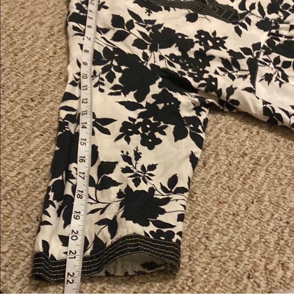 Lucy& Laurel  NWOT Black& White Floral Pattern Top Sz 1x - Picture 10 of 13